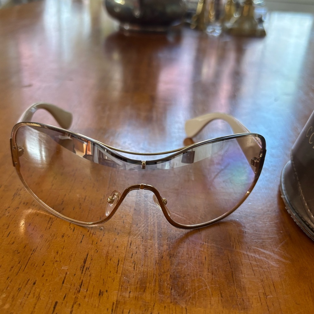 Vintage Prada sunglasses - Picture 5 of 6